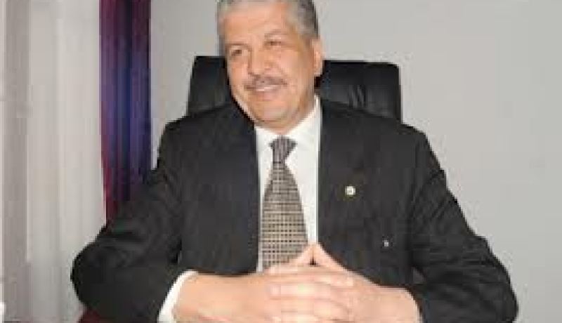 سلال يعاين محطة مركالة لإنتاج الكهرباء بتندوف