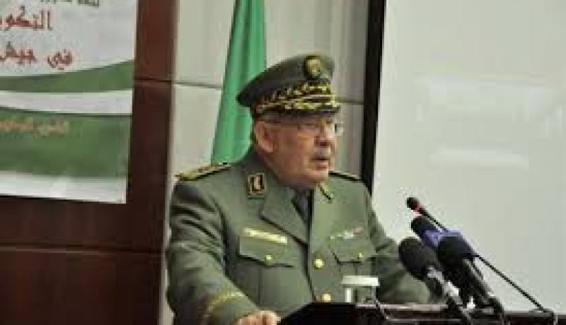 قايد صالح يثني على دور مجلة الجيش ضمن منظومة الإعلام الوطني