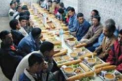 العائلات الجزائرية والسورية على مائدة رمضان في برج بوعريريج