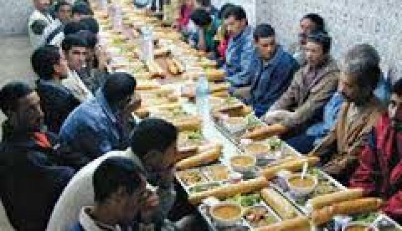 العائلات الجزائرية والسورية على مائدة رمضان في برج بوعريريج