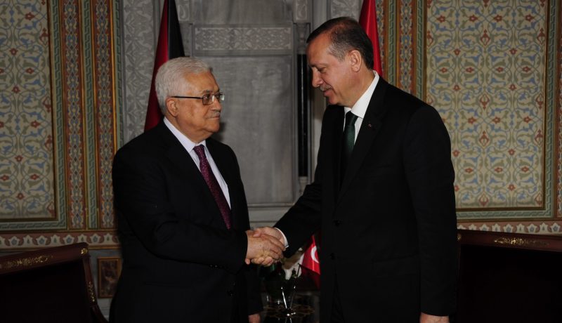 عريقات يقول أن عباس دعا أردوغان إلى بذل كل جهد لإتمام المصالحة الفلسطينية