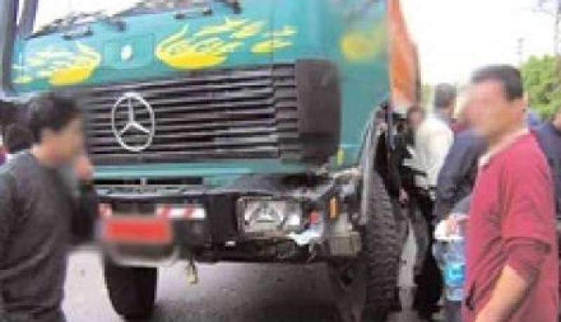 شاحنة تصدم طفلين تقتل الأول وتصيب الثاني بجروح بعين الدفلى
