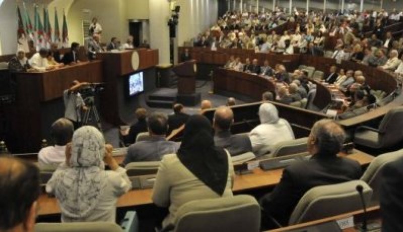 رؤساء المجموعات البرلمانية يؤكدون ضرورة تقوية الاقتصاد للحماية من الأزمات العالمية