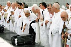 أولى دفعات الحجاج الجزائريين تصل اليوم السبت وغلام الله يصف الموسم بالناجح