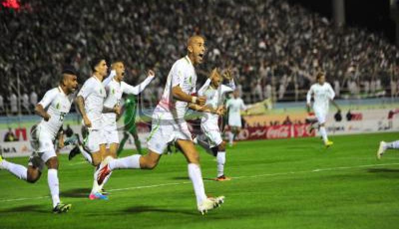 رئيس الجمهورية يهنئ كافة أعضاء المنتخب  الوطني لكرة القدم وكل الشعب الجزائري بالتأهل لمونديال البرازيل2014