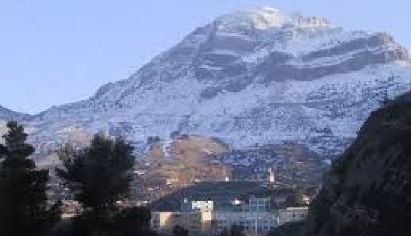 الشباب في حملات تطوعية لتنظيف أحياء وشوارع مدينة تيسمسيلت