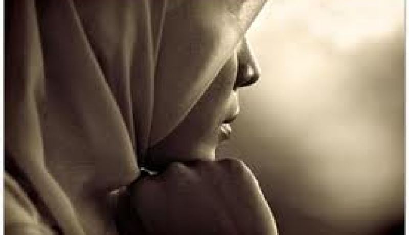 تلقين المرأة الثقافة الإسلامية فيه خدمة كبيرة للمجتمع