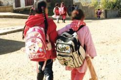 بابا أحمد يكشف عن اجراءات جديدة للتخفيف من وزن المحفظة المدرسية