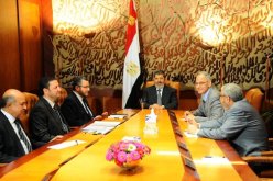 مرسي يستقبل السيسي وقنديل للمرة الثانية خلال الـ24 ساعة.. ووزير العدل ينفي استقالة الحكومة