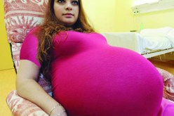 سيدة تشيكية تضع 5 توائم