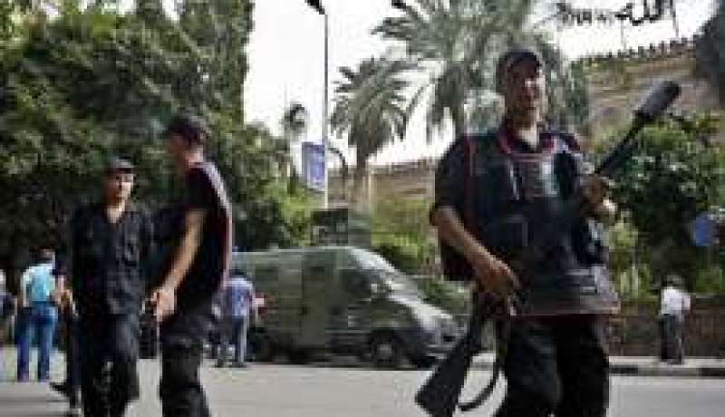 مصر تعتقل مؤيداً لمرسي يشتبه بعلاقته بهجوم في القاهرة