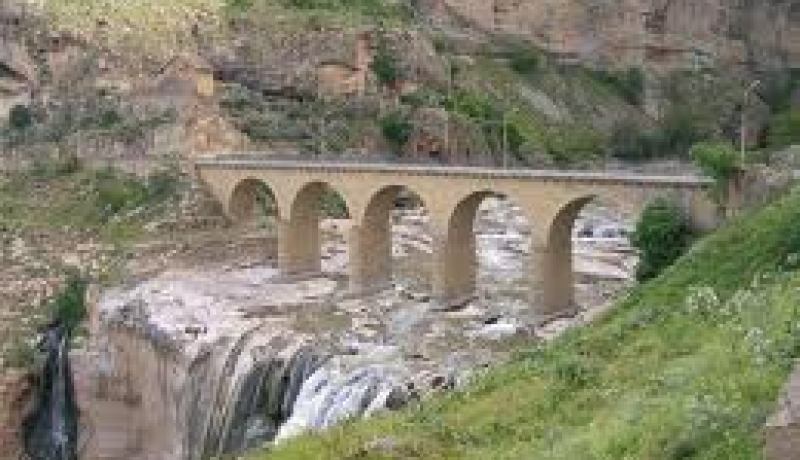 معاناة سائقي المركبات التي تمر عبر حامة بوزيان ستنتهي قريبا في قسنطينة