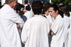 عمال الاسلاك المشتركة لمستشفى مسطفى باشا يعودن الى الاضراب