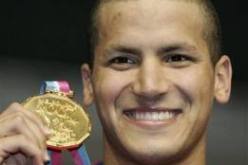 أسامة ملولي يفوز بسباق 5 كلم سباحة حرة العالمي