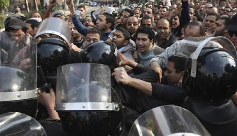 جماعة الإخوان المسلمون تتهم أعضاء في المجلس العسكري بانقلاب كامل و القضاء على الشرعية