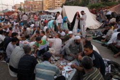 الدفاع الوطنى المصري يعطى 48 ساعة كمهلة لمعتصمى رابعة العدوية