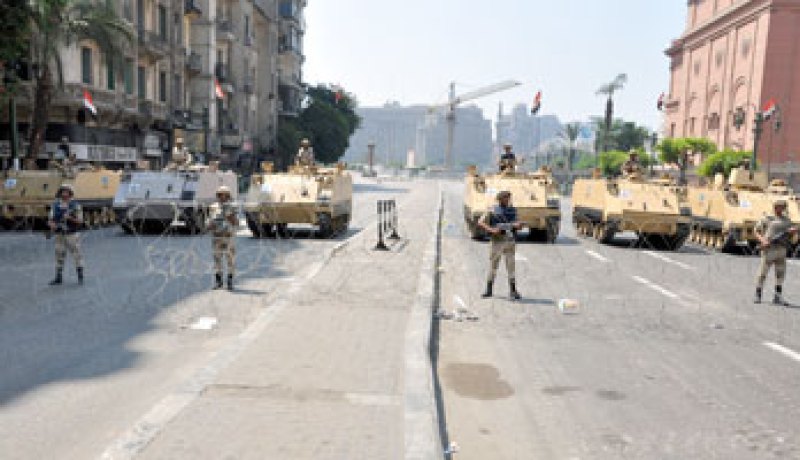 الجيش ينتشر بمحيط التحرير لتأمين المنطقة من أي مسيرات مؤيدة للإخوان المسلمين