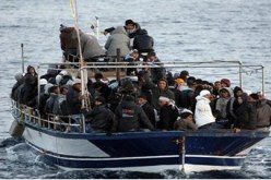 انقاذ 61 لاجئا افريقيا جنوب جزيرة لامبيدوزا الإيطالية