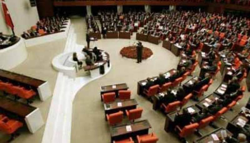 البرلمان التركي يوافق على تغيير المادة 35 من قانون الخدمة الداخلية بالجيش