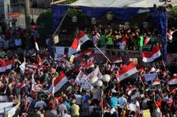وفاة 5 اشخاص بينهم نساء و اصابة اخرين في اشتباكات بين مؤيدين لمرسي و المعارضين في المنصورة
