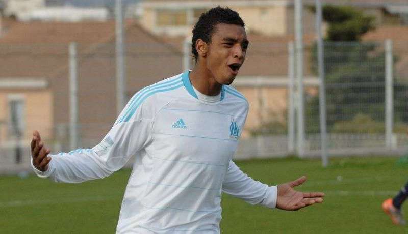 بلال عمراني من اولمبيك مارسيليا يجري تجارب في آرل افينيون