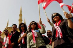 مظاهرة حزبية لبنانية تطالب بدعم الشعب السورى