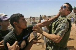 عشرات الجرحى في مواجهات بين شبان فلسطينيين وقوات اسرائيلية في الضفة الغربية