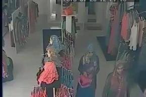 بالفيديو كميرات تكشف إحترافية السرقة في شهر رمضان المبارك