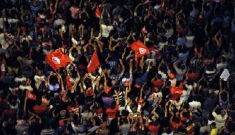 المعارضة التونسية تعلق مشاركتها في الحوار الوطني وصندوق النقد قلق من الأزمة