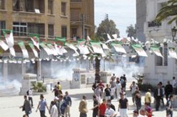 اصابة 3 رجال شرطة بجروح متفاوتة الخطورة في اشتباكات مع تجار الارصفة بالبويرة