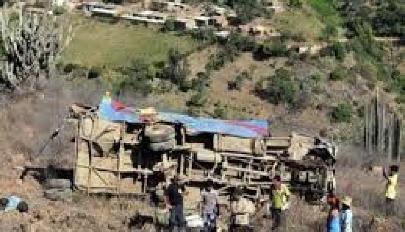 مصرع 5 أشخاص واصابة اثنين آخرين في حادث سير بمدينة لاماس البيروفية