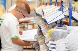 تراجع نسبة الإقبال على الأدب باللغة العربية بصالون الكتاب 2013