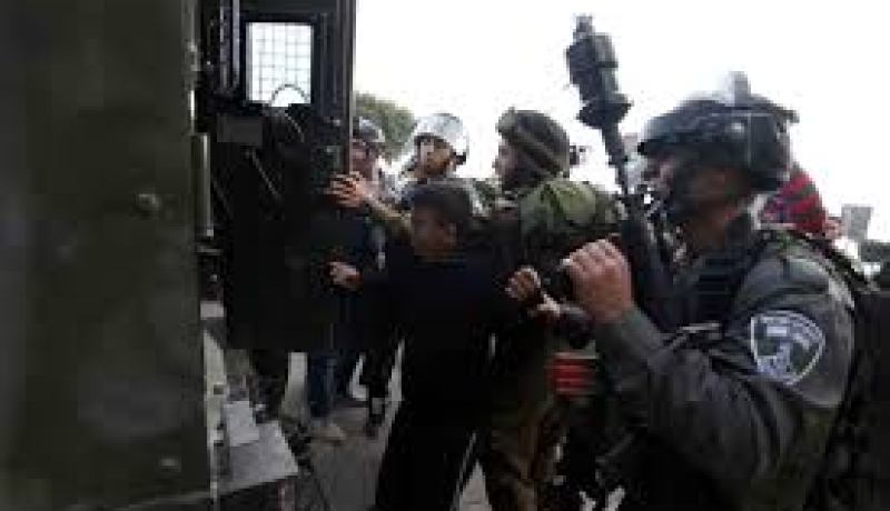 قوات الإحتلال تعتقل 3 فلسطينيين في الخليل وبيت لحم بالضفة الغربية