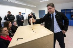 زعيم اليمين يعلن انه سيترأس الحكومة بعد الانتخابات في ايسلندا