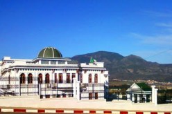 الإسراع بإنجاز الطرق بتيبازة لفك الخناق على المدينة و ضمان استقرار سكان الأرياف