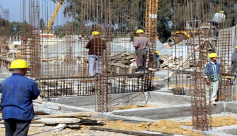 أكثر من 26.000 عامل غير مصرح به في قطاعات البناء و الاشغال العمومية والري خلال السداسي الأول 2013