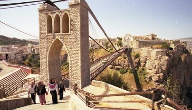 سلالم جديدة و مصاعد لتحسين تنقل الراجلين بقسنطينة