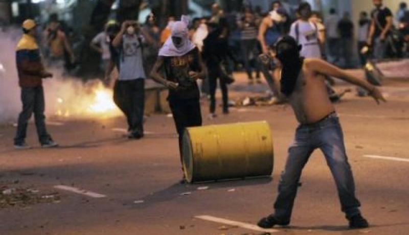 الاف المتظاهرين في الشوارع احتجاجا على فوز مادورو بالرئاسة في فنزويلا