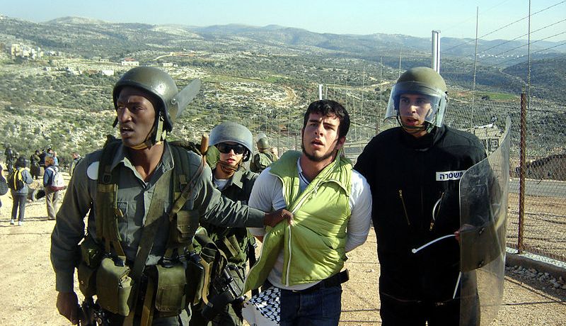 سلطات الإحتلال الإسرائيلي تعتقل مريضا فلسطينيا أثناء سفره لتلقي العلاج