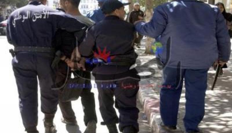 القاء القبض على على شخصين مشتبه بهما بالنصب و الإحتيال في الجلفة