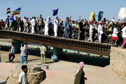 قوات الأمن تمنع تواجد الأهالى بميدان الشيخ زويد وتطالب إخلاءه فورا
