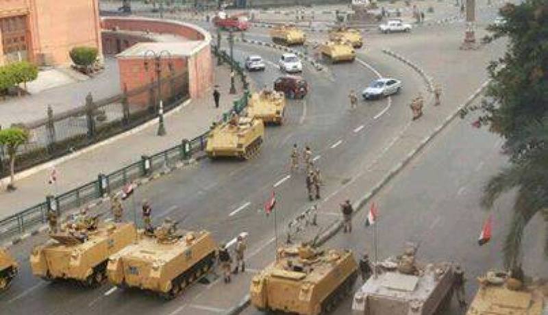الجيش يغلق جميع مداخل التحرير والعمال يرفعون مخلفات الاشتباكات