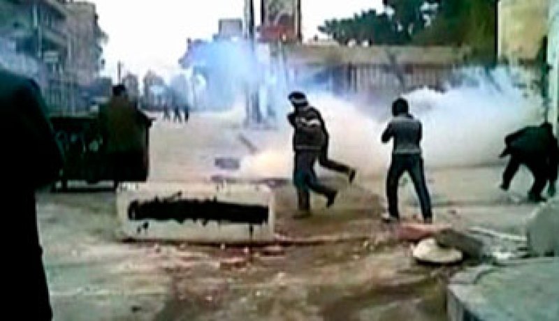 المعارضة تتهم نظام بشار الأسد باستهداف مصلين بسيارتين مفخختين