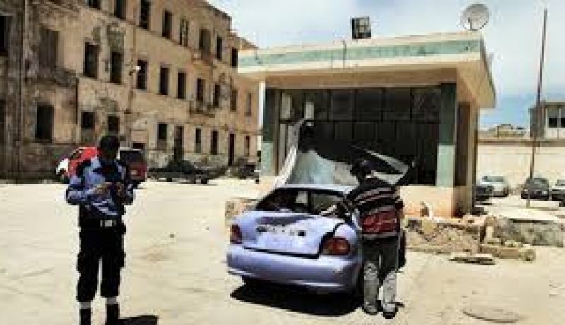 العثور على جثة قريب لمعاون رئيس الأركان الليبي داخل سيارة في بنغازي