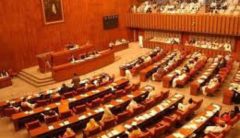 مجلس الشيوخ الباكستاني يتبنى بالإجماع قرارا بمحاكمة مشرف بتهمة الخيانة العظمى