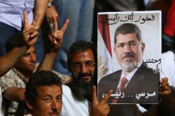 القبض على 14 طالبا من مؤيدي مرسي حاولوا اقتحام منطقة رابعة في القاهرة