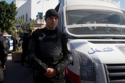 الشرطة تعتقل تونسي بحوزته 500 عبوة غاز مشل للحركة
