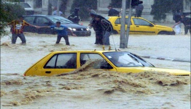 الفيضانات تودى بحياة 9 أشخاص في موريشيوس