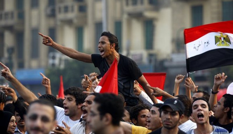 مئات المصريين يتظاهرون في “مليونية لدعم الجيش”