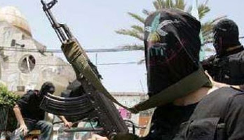 عرض عسكرى لكتائب الأقصى فى مخيم قلنديا الفلسطينى